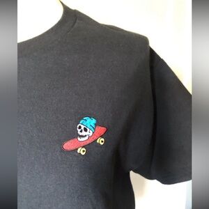 Riot Society Size Medium Unisex T-Shirt Black Skull skateboard Embroidery